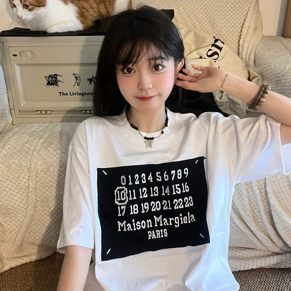 メゾンマルジェラ 偽物 ナンバリングロゴ Tシャツ May27504